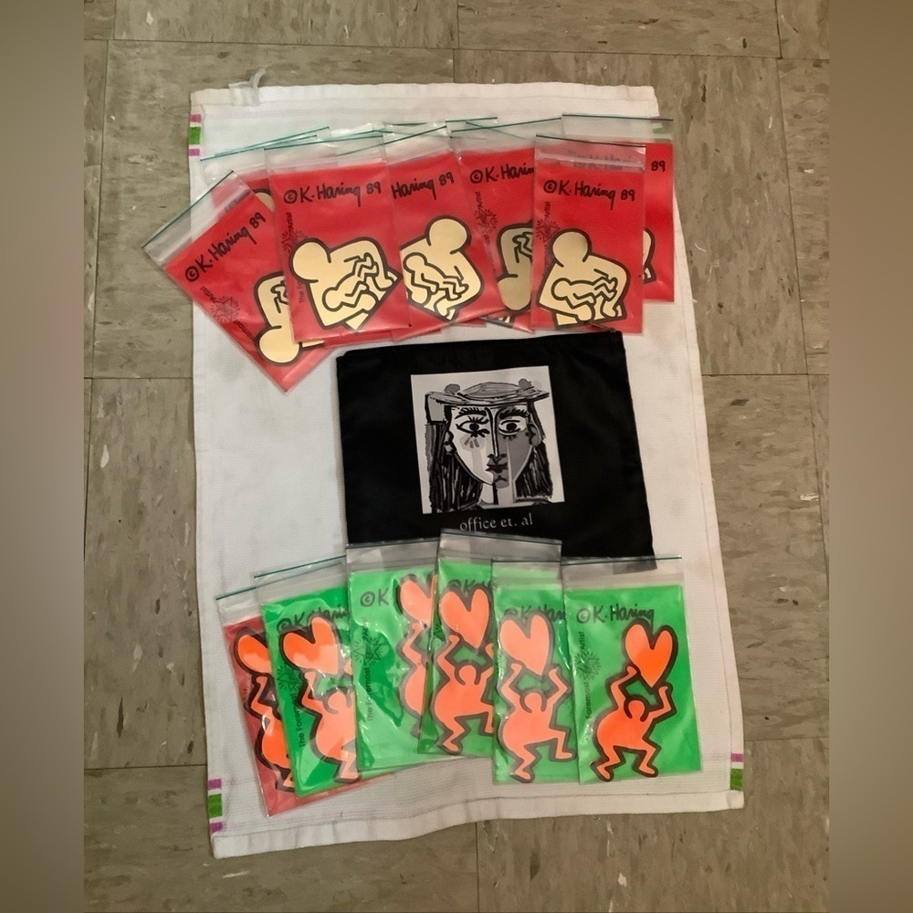 KEITH HARING RARE MODERN POP SHOP ART METAL PIN PLAQUE ORNAMENT 80s​​​​​​​​